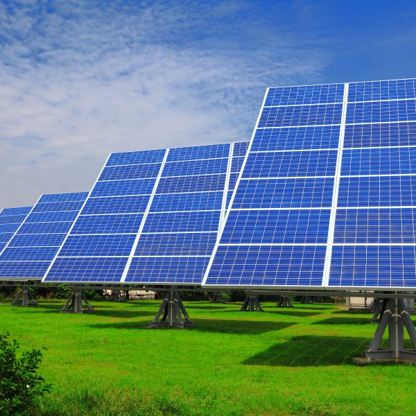 تولید انرژی خورشیدی برای تأمین سهم عمده انرژی پاک