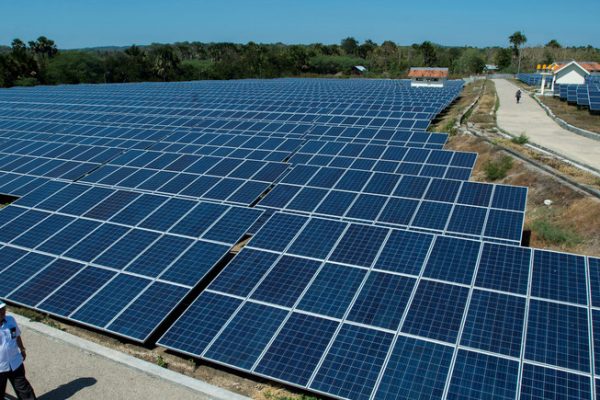 کارآمدترین پنل خورشیدی که تاکنون ساخته شده این کارآمدترین پنل خورشیدی که تاکنون ساخته شده است دانشمندان یک سلول خورشیدی را طراحی کرده اند که از فناوری های نوآورانه ای که قادر به جذب بخش های بیشتری از طیف خورشیدی است،