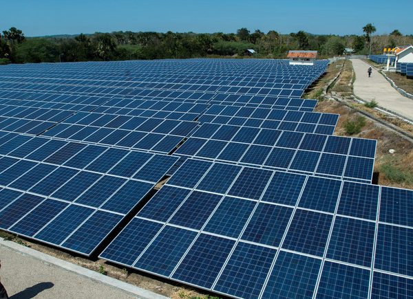 کارآمدترین پنل خورشیدی که تاکنون ساخته شده این کارآمدترین پنل خورشیدی که تاکنون ساخته شده است دانشمندان یک سلول خورشیدی را طراحی کرده اند که از فناوری های نوآورانه ای که قادر به جذب بخش های بیشتری از طیف خورشیدی است،
