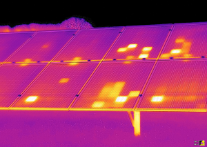 تصویر برداری حرارتی نیروگاه خورشیدی کوچک فتوولتائیک